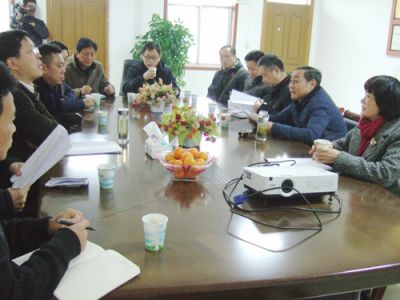 安慶市政協(xié)副主席戴德民、市政府副秘書長(zhǎng)葉玲霞帶隊(duì)調(diào)研金泉科技